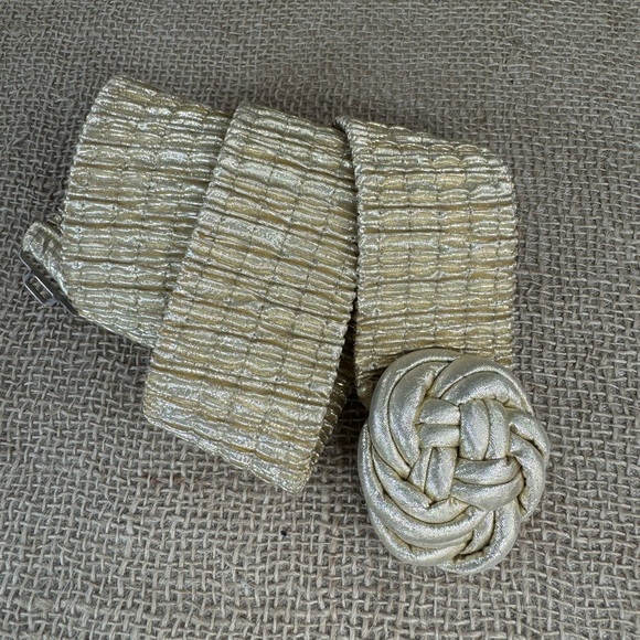 Vintage women’s brand GoodHeart , wide gold metallic stretch belt size S-M 27-32 - Picture 9 of 13